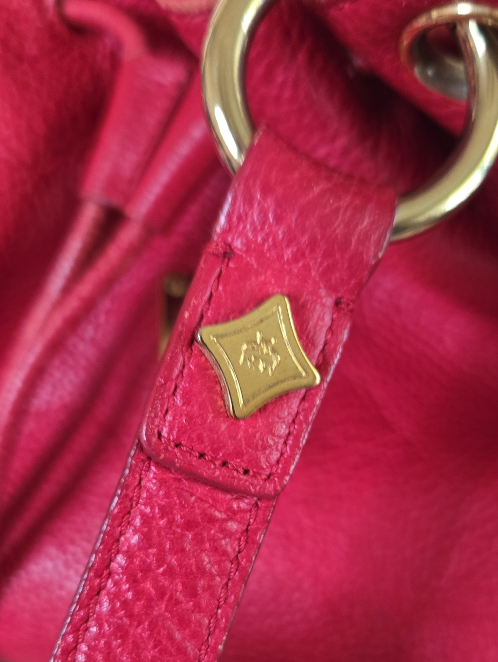MCM Red Pebbled Leather Drawstring Shoulder Bag - Picture 4 of 11